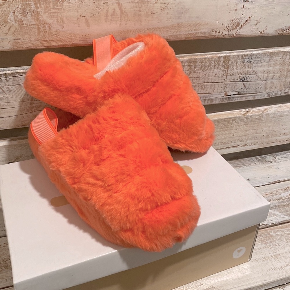 🔥🔥 (3/$20) 
Coral Size 7 Open Toe Furry Slippers BNWT